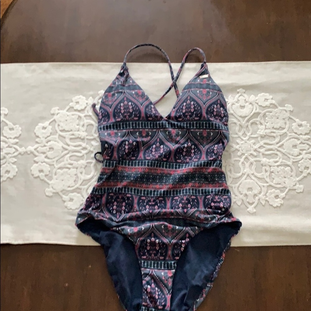Gorgeous Roxy Swimsuit XS, strappy back like new